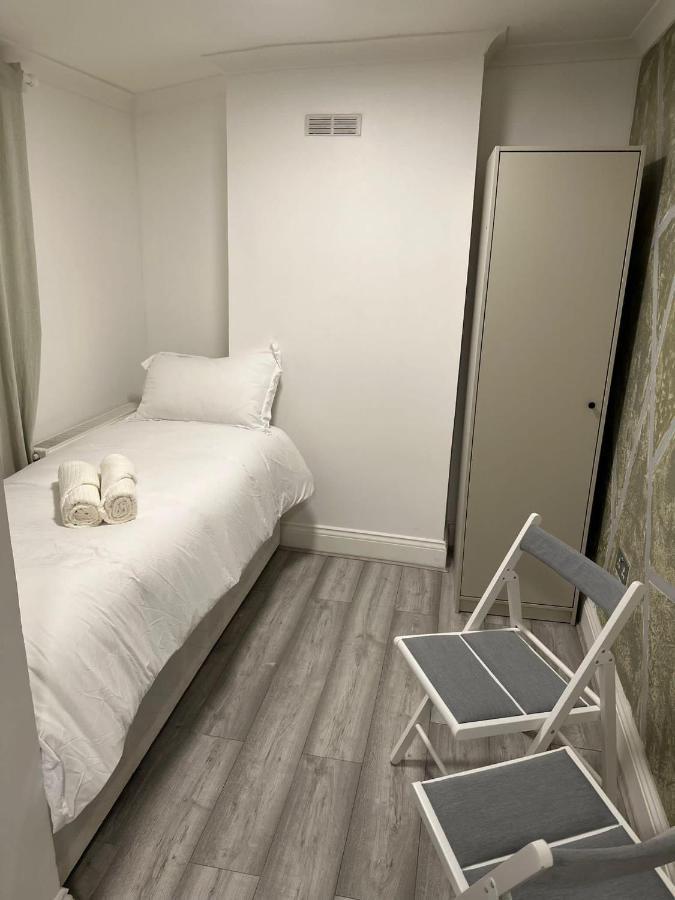 Charming 1-bed Studio In Appartamento Londra