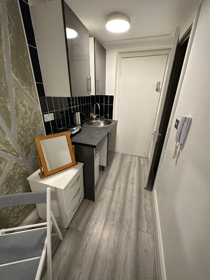 Charming 1-bed Studio In * Londra